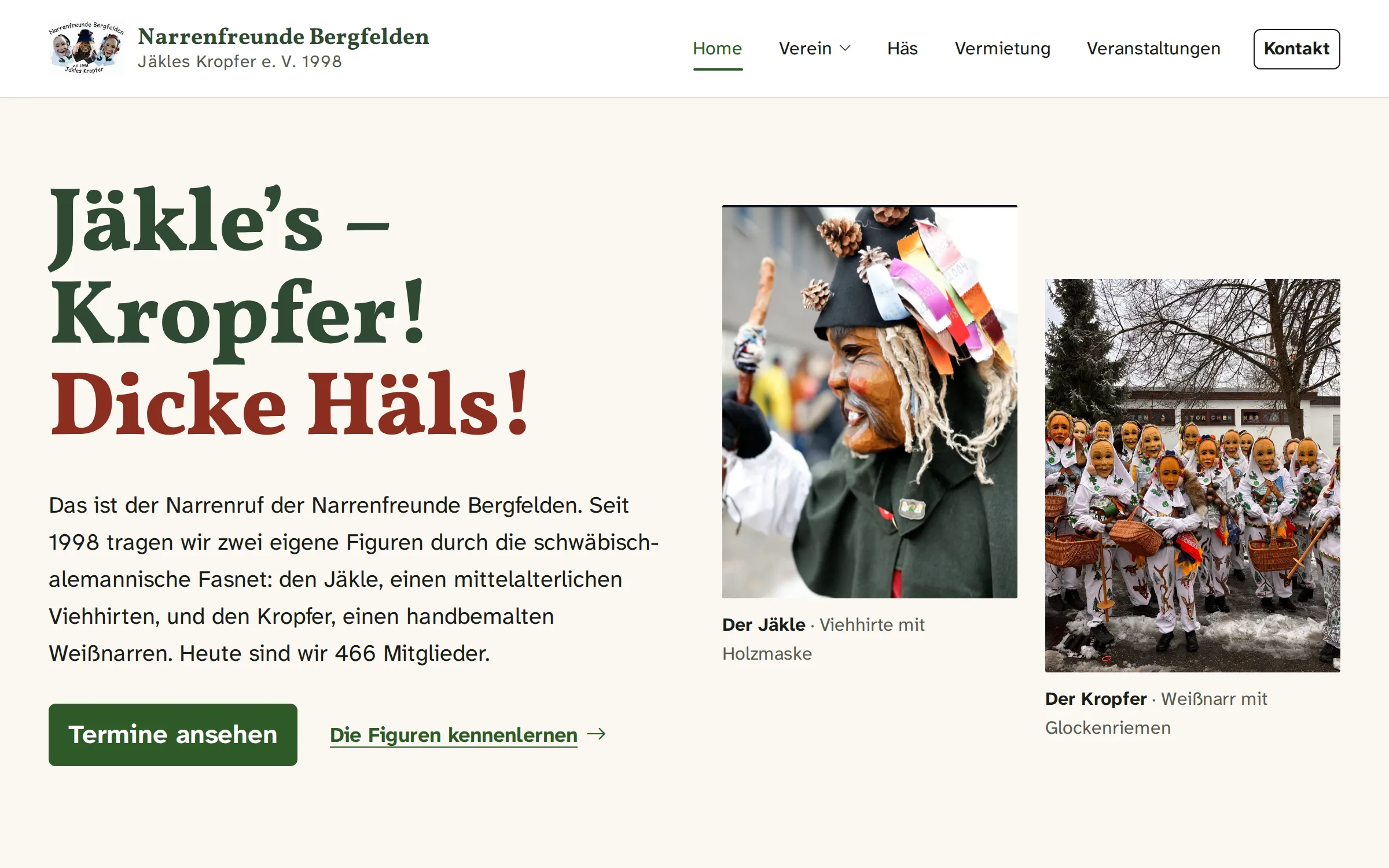 Startseite der Narrenfreunde Bergfelden: der Narrenruf „Jäkle’s – Kropfer! Dicke Häls!“, daneben ein Jäkle in Holzmaske und eine Gruppe Kropfer